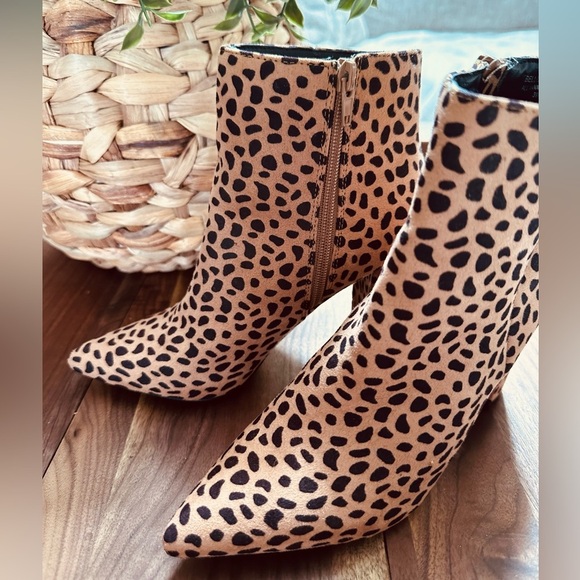 ⭐️GORGEOUS Booties - Picture 2 of 4